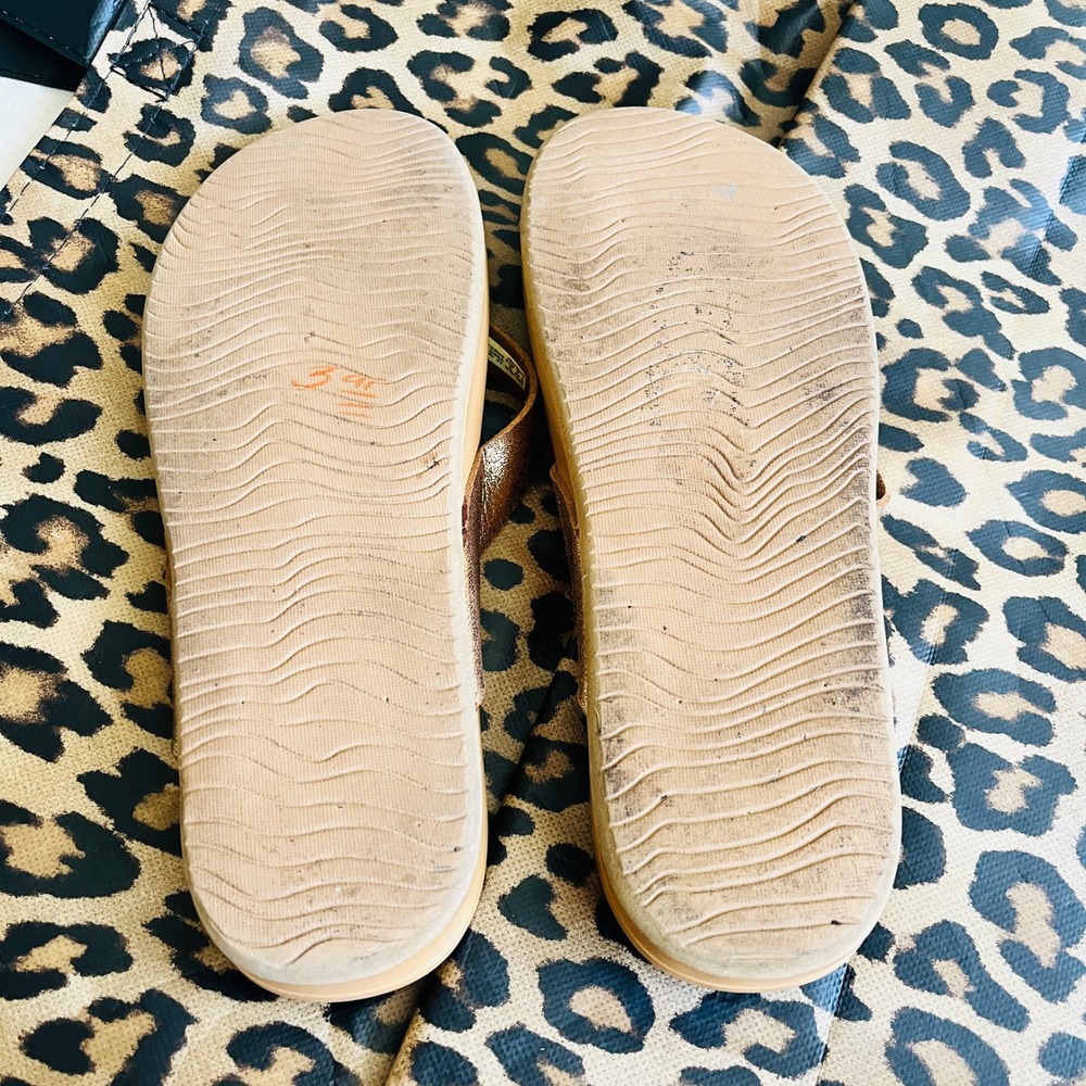 Reef Cushion Court Rose Gold Metallic Vegan Leather Flip Flop Sandals Womens 9 - Picture 5 of 6